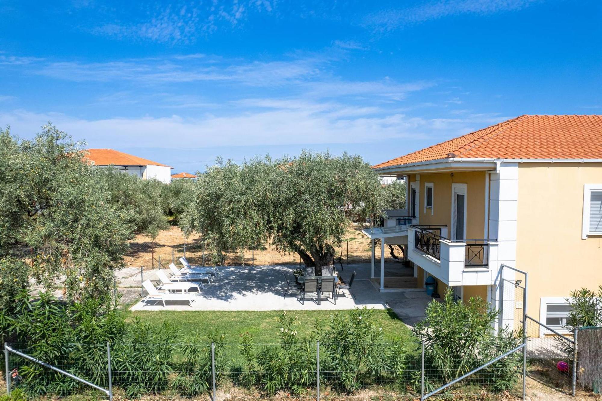לימנאס Louloudis Apartments Complex מראה חיצוני תמונה